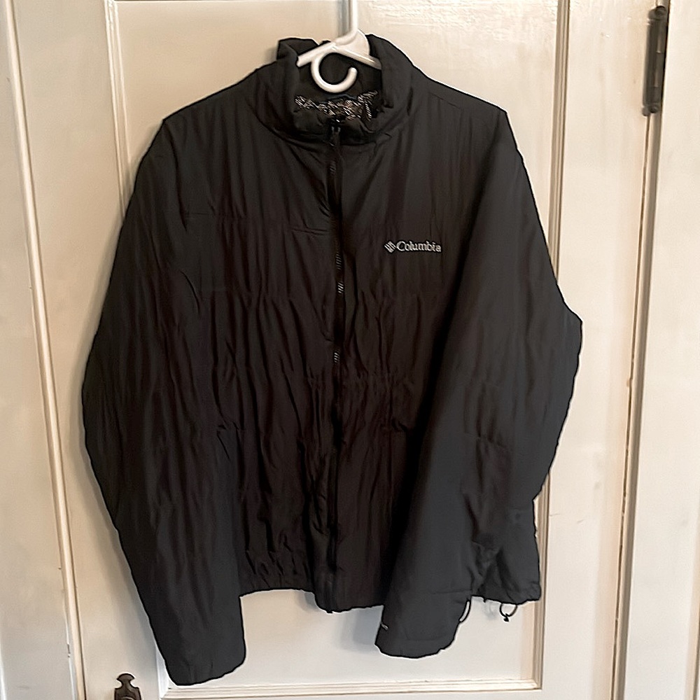 Black men’s size large Columbia puffer jacket. Good shape no rips or tears.